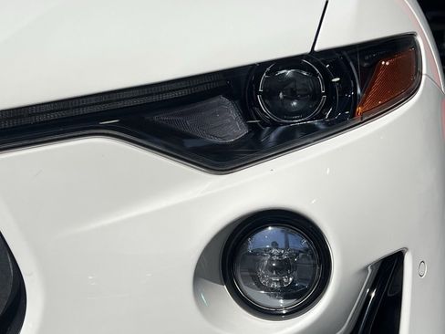 Used 2021 Maserati Levante image 13