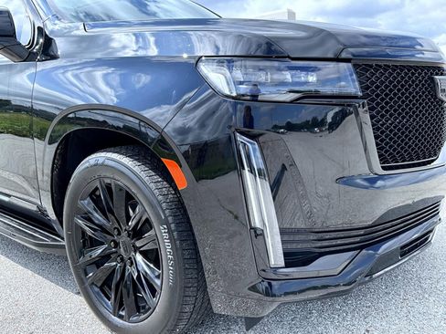 Certified 2024 Cadillac Escalade ESV Sport w/ Touring Package AWD/4WD image 10