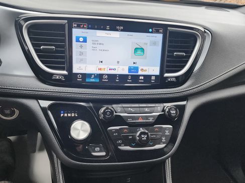 Used 2026 Chrysler Pacifica Limited w/ S Appearance Package image 9