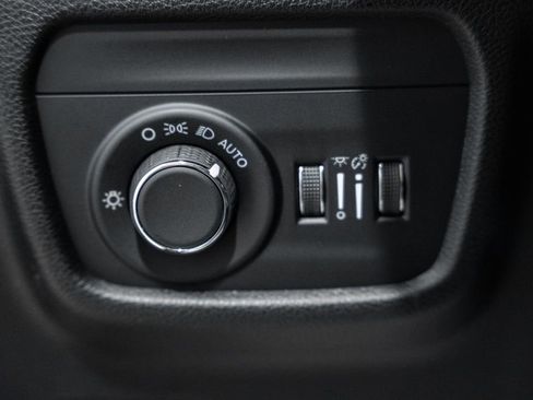 New 2025 Jeep Grand Cherokee Altitude image 39