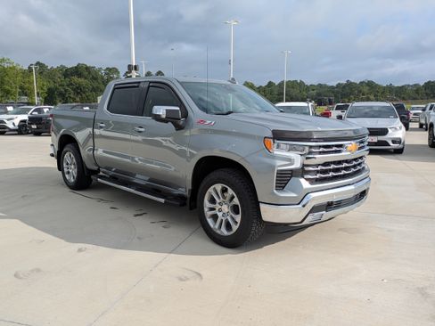 Used 2025 Chevrolet Silverado 1500 LTZ AWD/4WD image 8