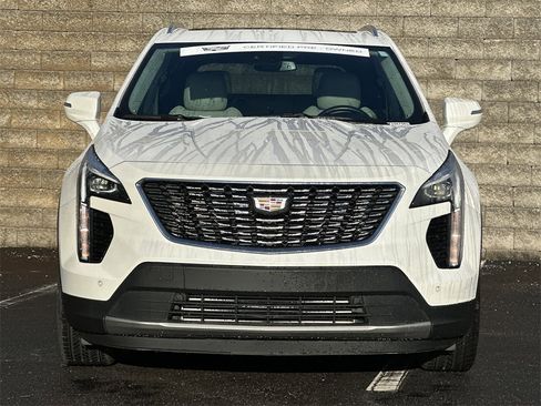 Used 2023 Cadillac XT4 Premium Luxury image 2
