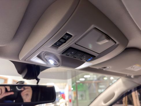 Used 2016 Chrysler Town & Country Touring-L image 53