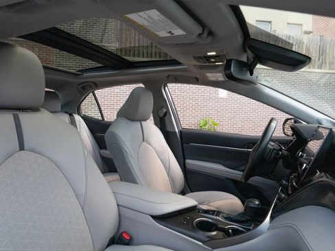 Used 2023 Toyota Camry XSE FWD image 9