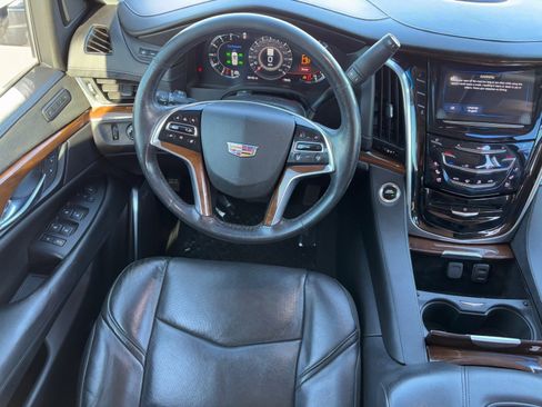Used 2020 Cadillac Escalade Luxury image 15