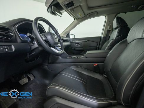 Used 2025 Honda Pilot Elite image 10