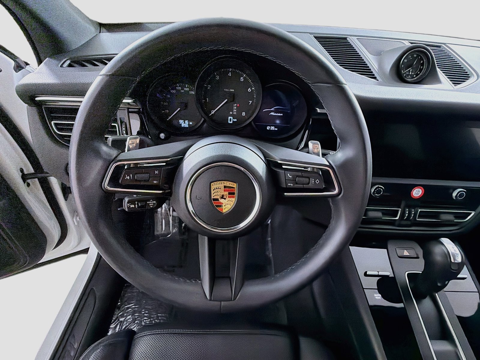 Used 2024 Porsche Macan w/ Premium Plus Package AWD/4WD image 11