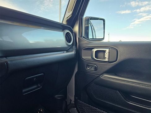 Used 2020 Jeep Wrangler Unlimited Sahara w/ Uconnect 4C Nav & Sound Group image 27