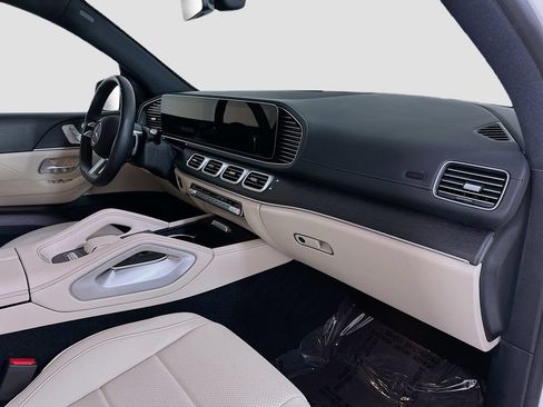 Used 2025 Mercedes-Benz GLS 450 4MATIC image 31