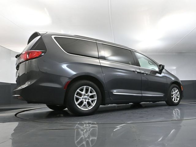 Used 2020 Chrysler Pacifica Touring-L FWD image 40