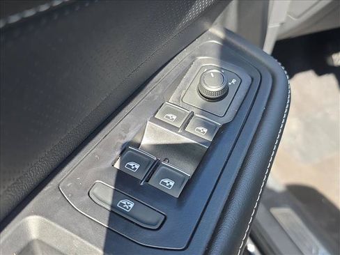 Certified 2026 Volkswagen Atlas Cross Sport SE w/ Panoramic Sunroof Package FWD image 8