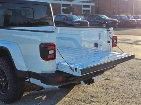 New 2026 Jeep Gladiator Willys image 8