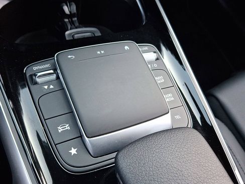 Used 2022 Mercedes-Benz GLB 250 4MATIC image 26