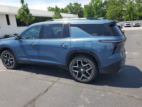 Used 2025 Chevrolet Traverse High Country FWD image 10