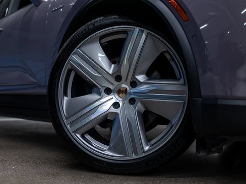 Certified 2025 Porsche Macan 4S Electric AWD/4WD image 17