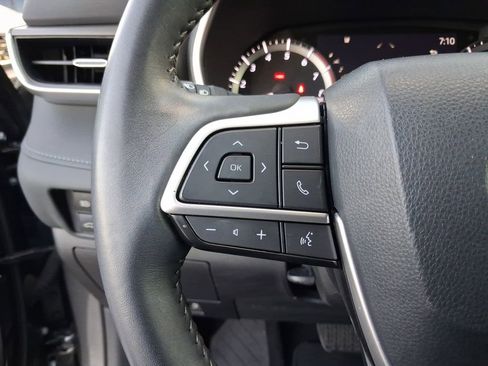 Used 2023 Toyota Highlander XLE image 17