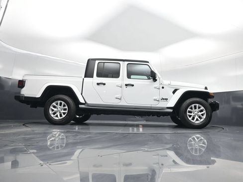 Used 2023 Jeep Gladiator Sport AWD/4WD image 41