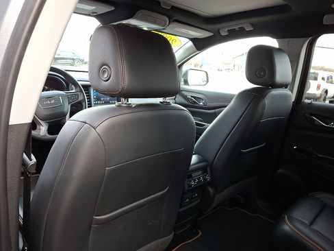 Used 2022 GMC Acadia AT4 w/ Technology Package image 12