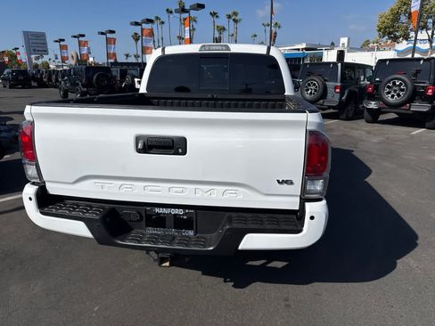 Used 2017 Toyota Tacoma Limited w/ Tow Package AWD/4WD image 16