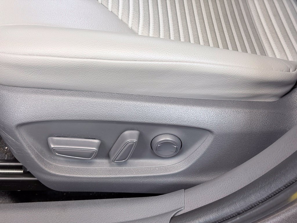 Used 2020 Toyota Camry SE FWD image 13