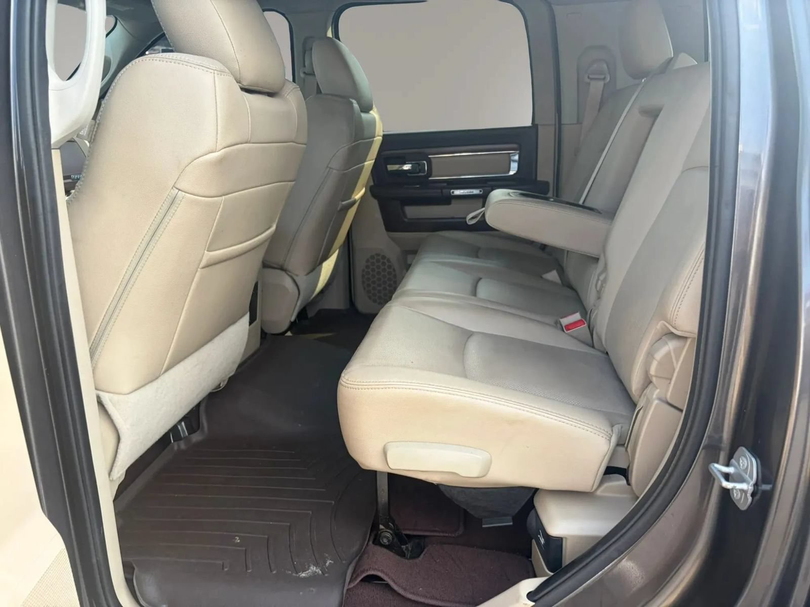 Used 2016 RAM 2500 Laramie w/ Convenience Group AWD/4WD image 26