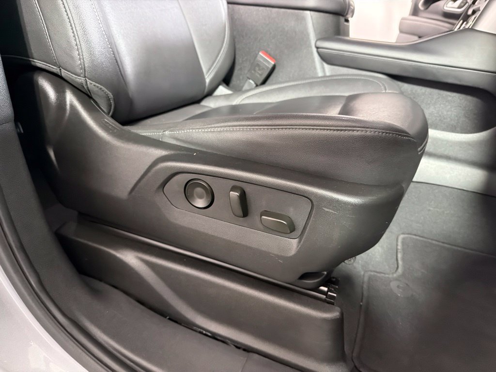 Used 2024 Chevrolet Suburban LT AWD/4WD image 25