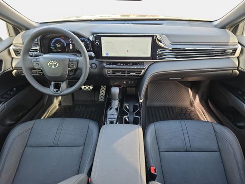 Used 2025 Toyota Camry XSE image 9