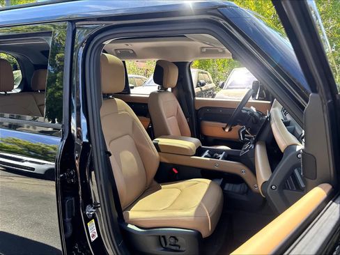 Used 2026 Land Rover Defender 110 X-Dynamic SE AWD/4WD image 10