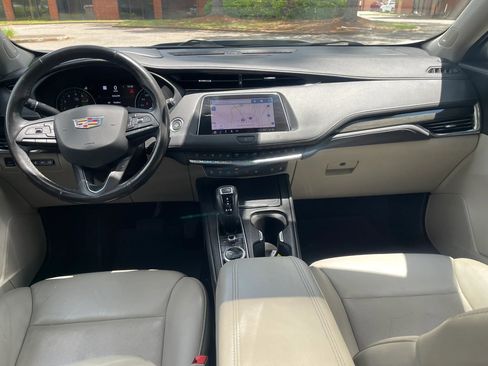 Used 2019 Cadillac XT4 Premium Luxury FWD image 16
