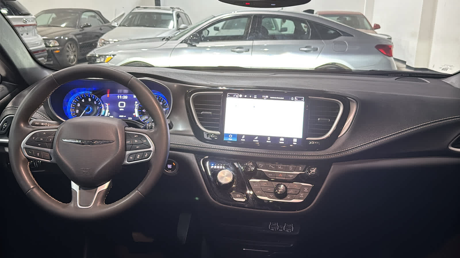 Used 2025 Chrysler Pacifica Select FWD image 27
