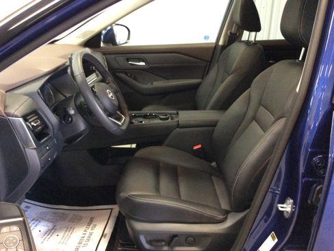 Used 2023 Nissan Rogue SL w/ SL Premium Package image 14