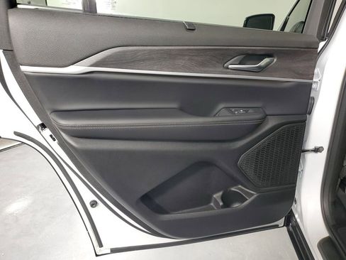 Used 2025 Jeep Grand Cherokee L Limited w/ Luxury Tech Group II image 43