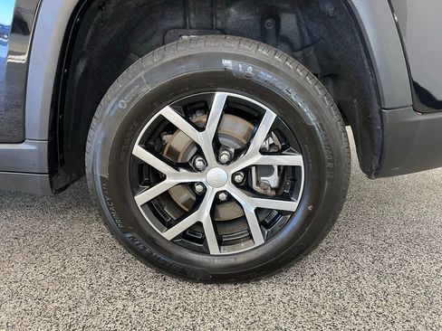 Used 2024 Jeep Grand Cherokee L Limited w/ Luxury Tech Group II image 24