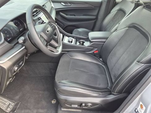 Used 2024 Jeep Grand Cherokee Altitude AWD/4WD image 12