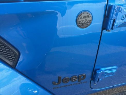 Used 2025 Jeep Gladiator Sport image 11