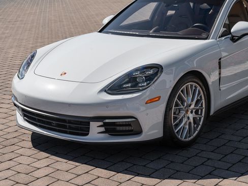 Used 2018 Porsche Panamera 4S image 13