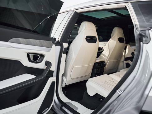 Used 2021 Lamborghini Urus image 21