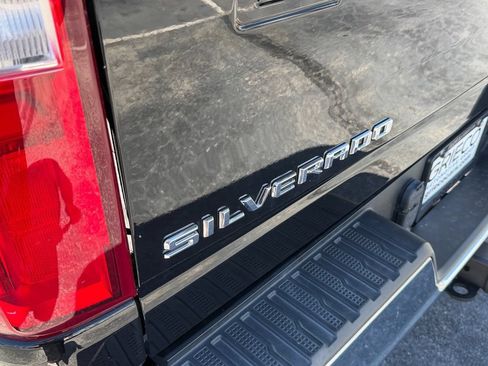 Used 2022 Chevrolet Silverado 2500 LTZ w/ LTZ Convenience Package RWD image 15