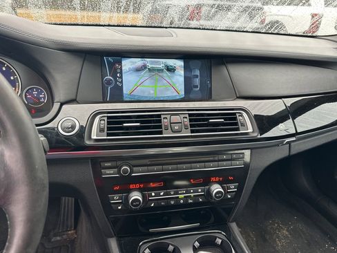 Used 2011 BMW 750i image 28