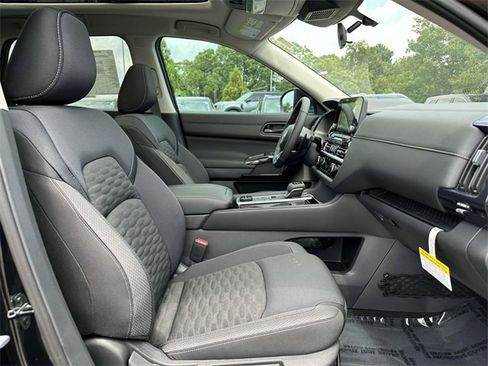 New 2025 Nissan Pathfinder SV w/ SV Premium Package image 10