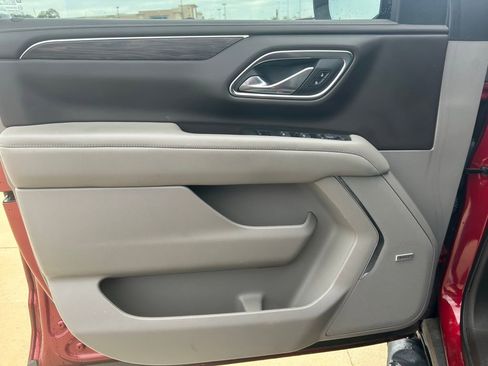 Used 2023 Chevrolet Tahoe Z71 w/ Luxury Package image 3