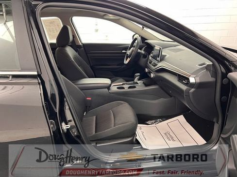 Used 2025 Nissan Altima 2.5 SV FWD image 40