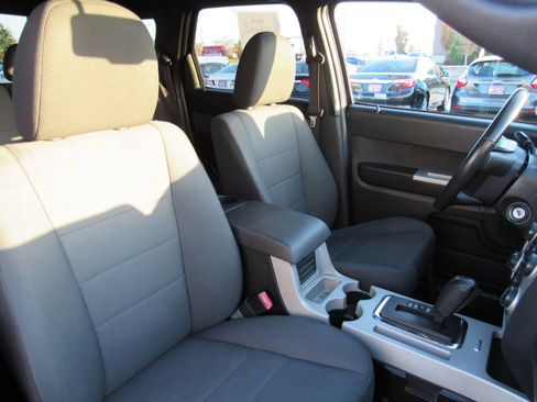 Used 2010 Ford Escape XLT image 18