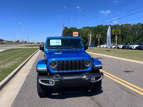 New 2026 Jeep Gladiator Sport AWD/4WD image 2