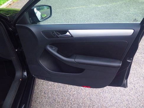 Used 2014 Volkswagen Jetta SE FWD image 32
