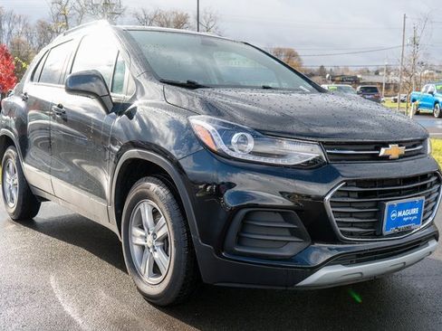 Used 2022 Chevrolet Trax LT w/ LT Convenience Package image 4