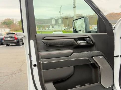 Used 2025 GMC Sierra 2500 AT4X image 59