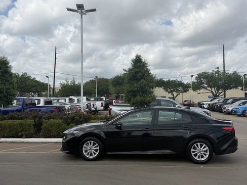 Used 2025 Toyota Camry LE FWD image 4
