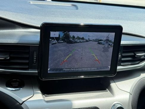 Used 2022 Ford Explorer XLT w/ Equipment Group 202A AWD/4WD image 25