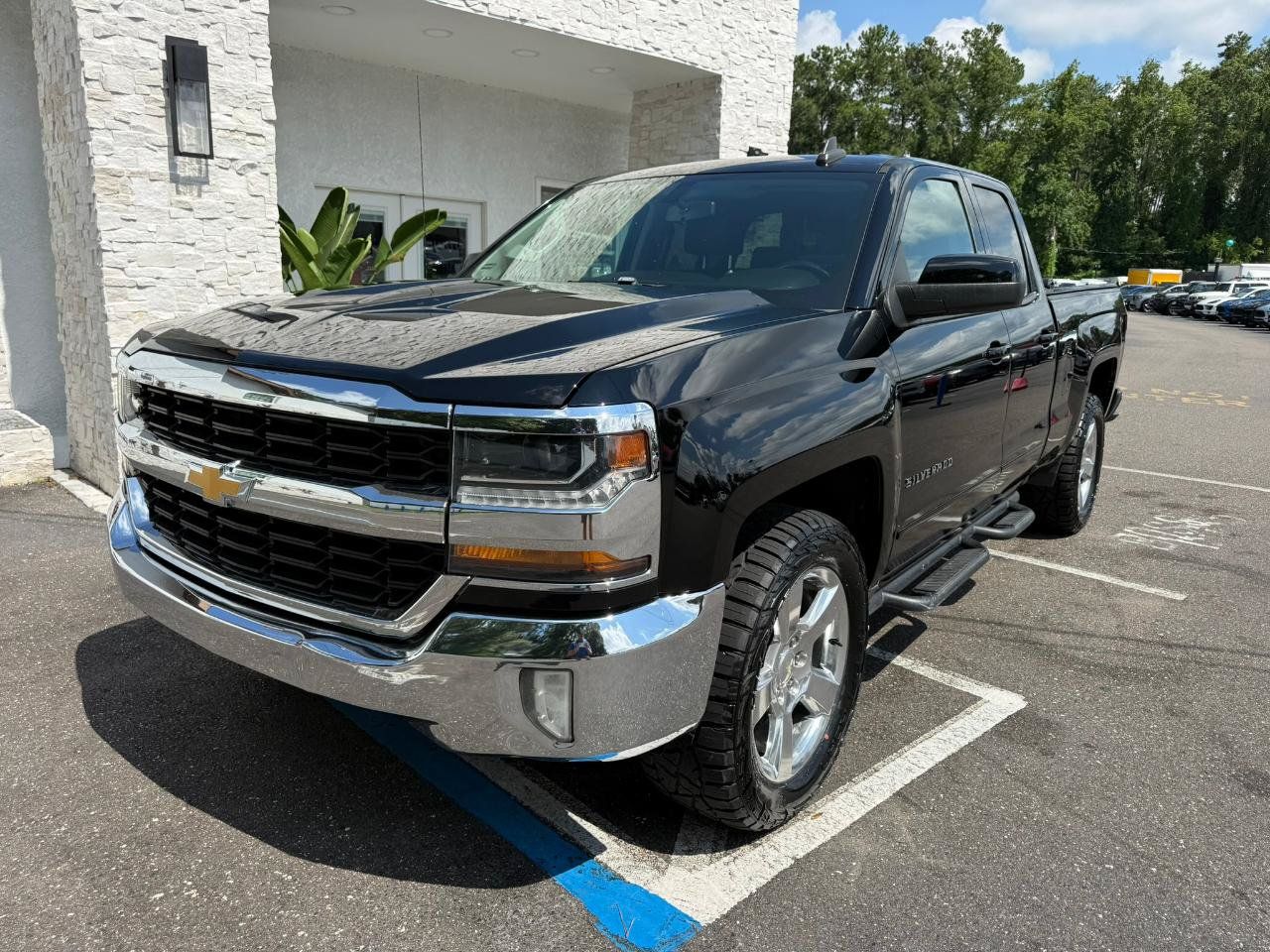 Used 2017 Chevrolet Silverado 1500 LT w/ All Star Edition RWD image 12